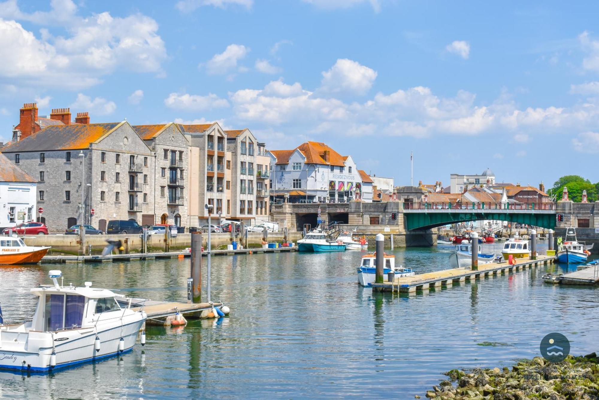 Cobb Cottage - Harbourside Permit Parking เวย์มัธ ภายนอก รูปภาพ